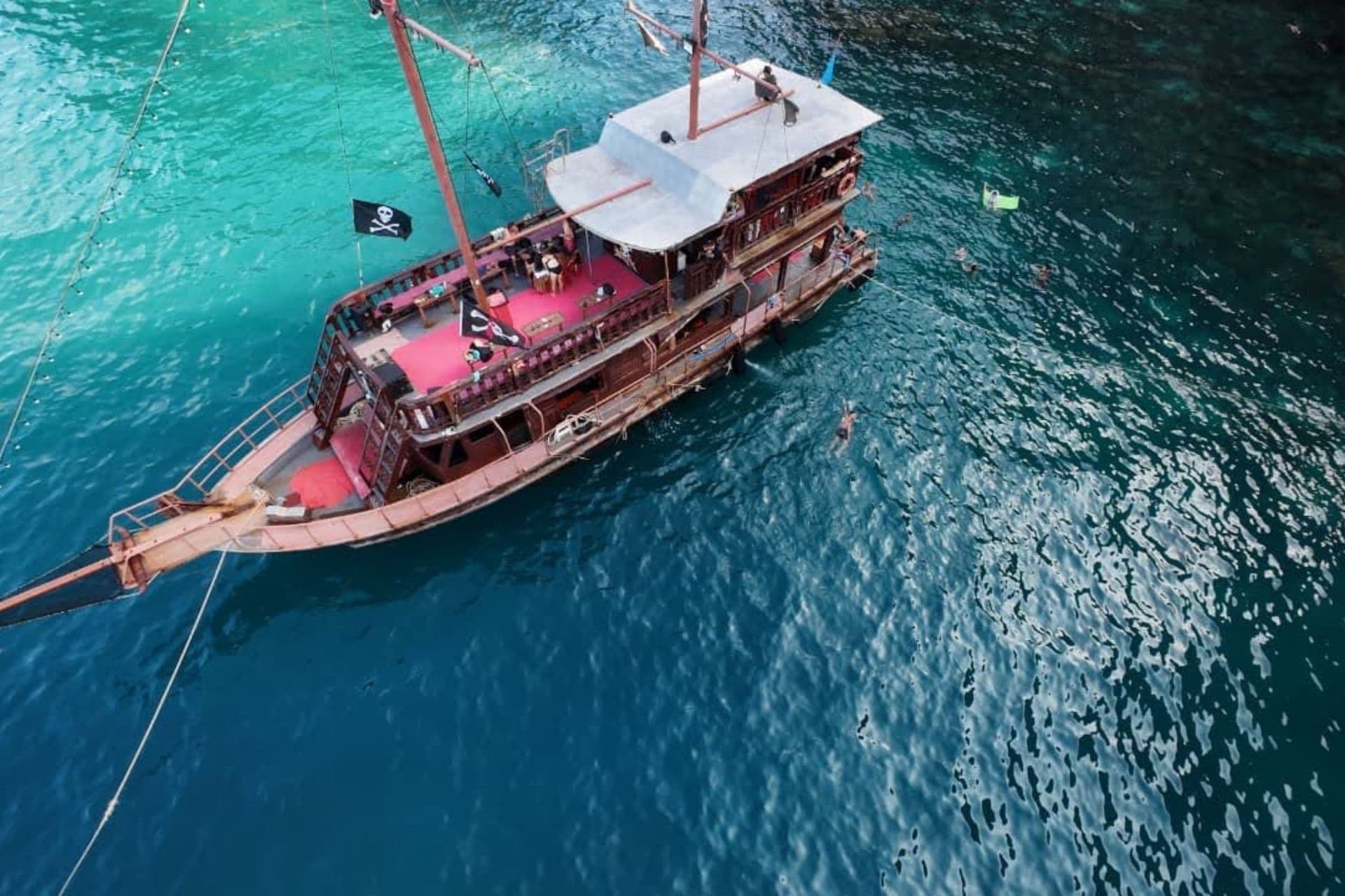 Top-down on the galleon and her jolly roger